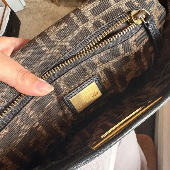 Fendi Peekaboo Large Bag in Black and Zucca Monogram Lining - Picture 8 of 11